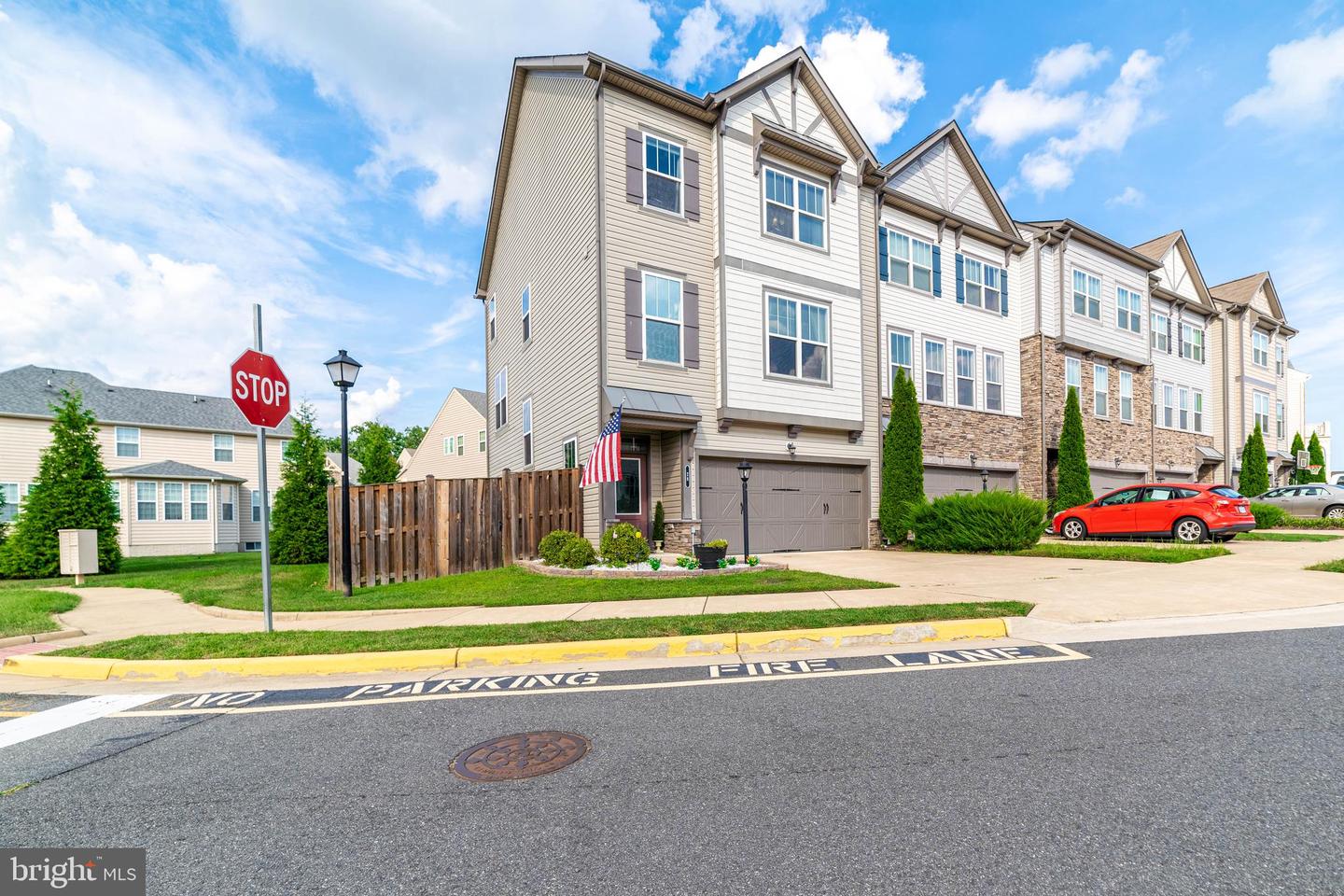 28 Lamplighter LANE
