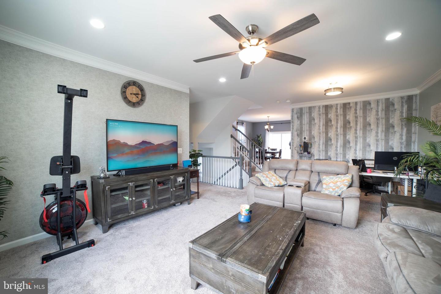 28 Lamplighter LANE