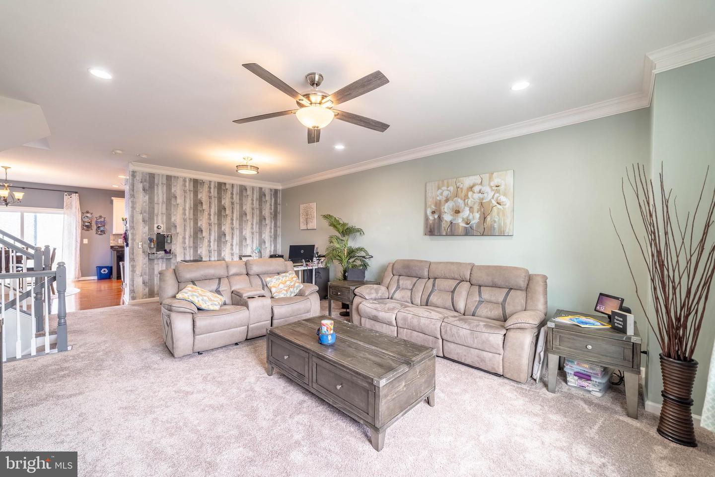 28 Lamplighter LANE