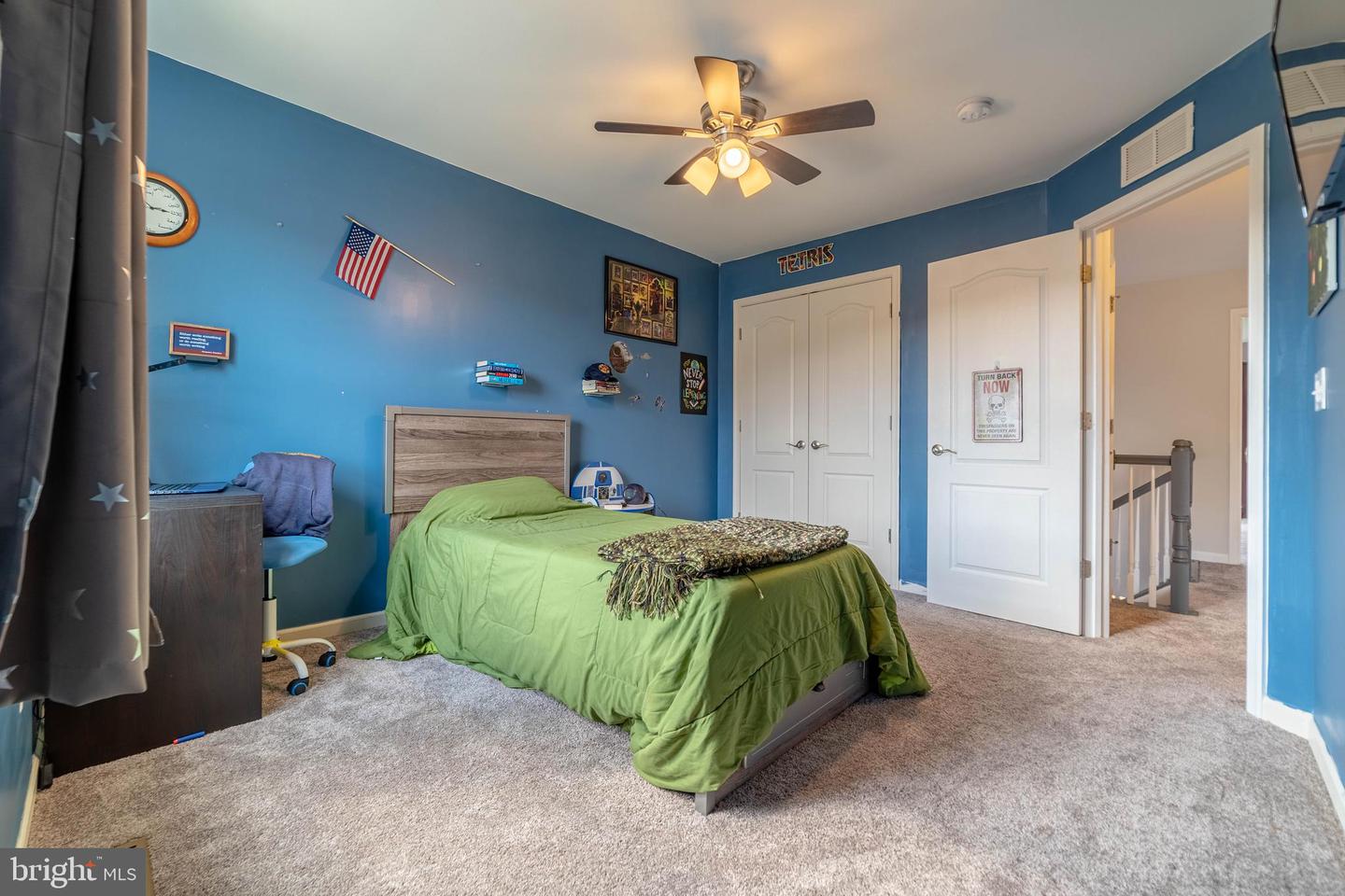 28 Lamplighter LANE