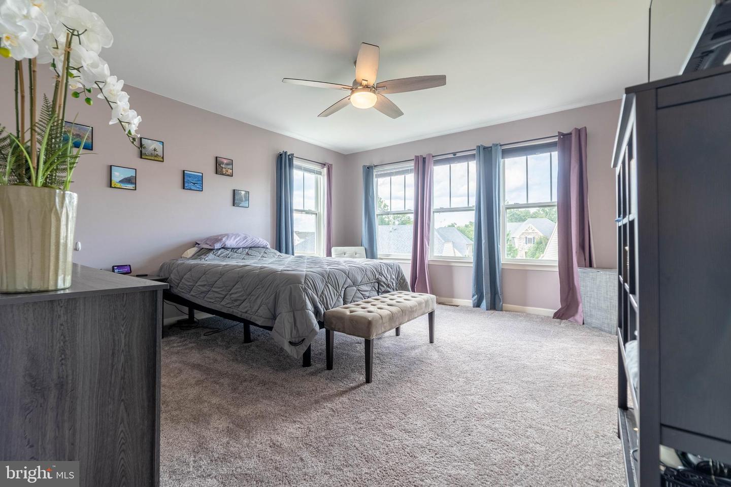 28 Lamplighter LANE