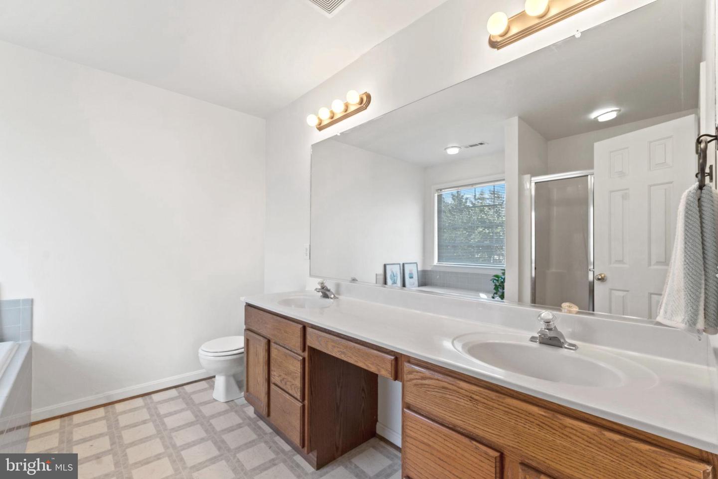 16 Live Oak LANE