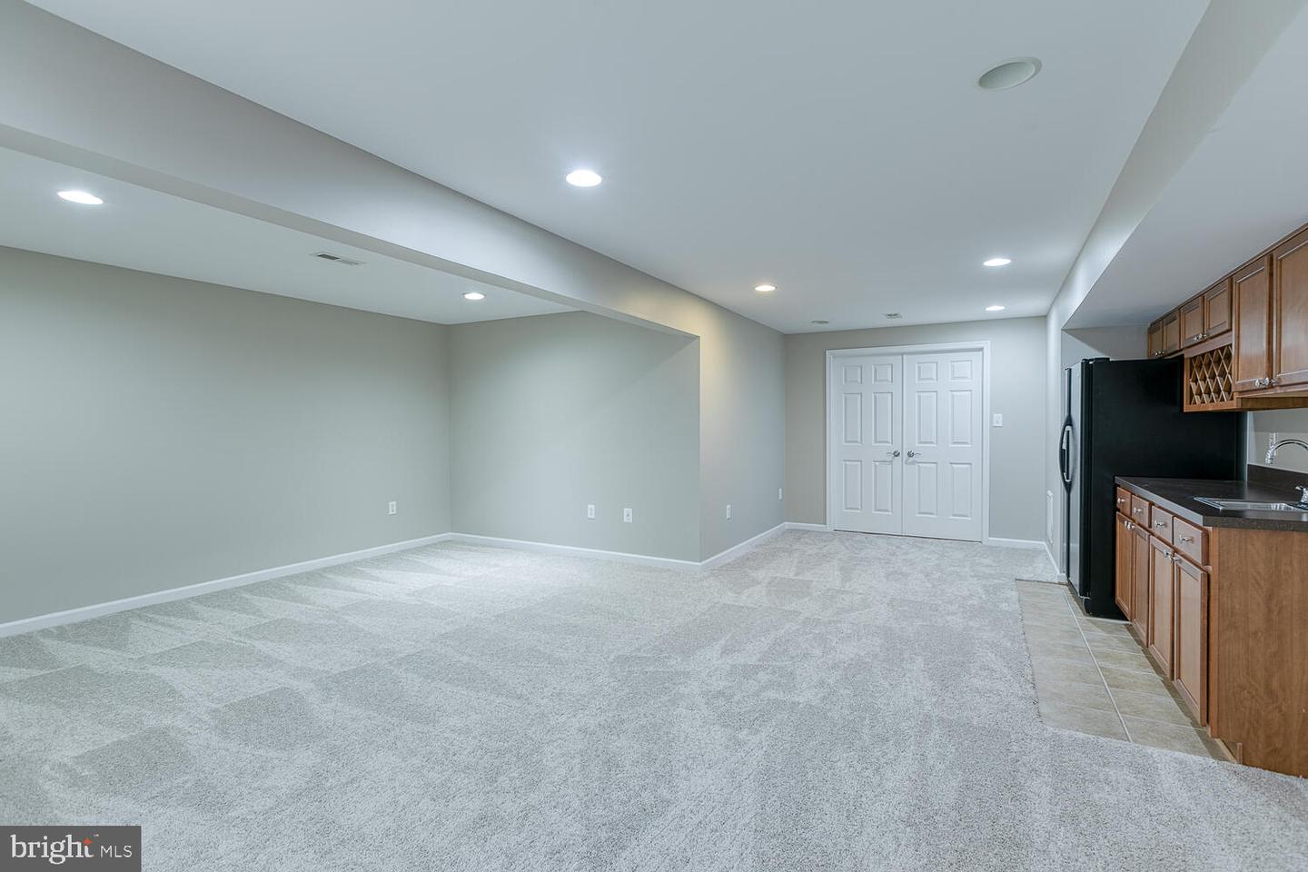 14 Monarch COURT