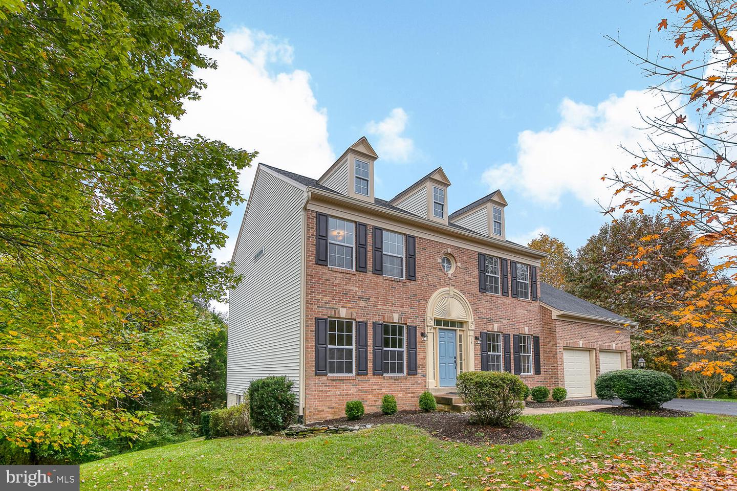 14 Monarch COURT