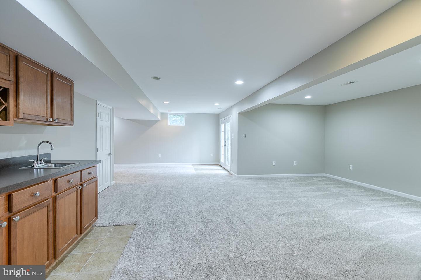 14 Monarch COURT