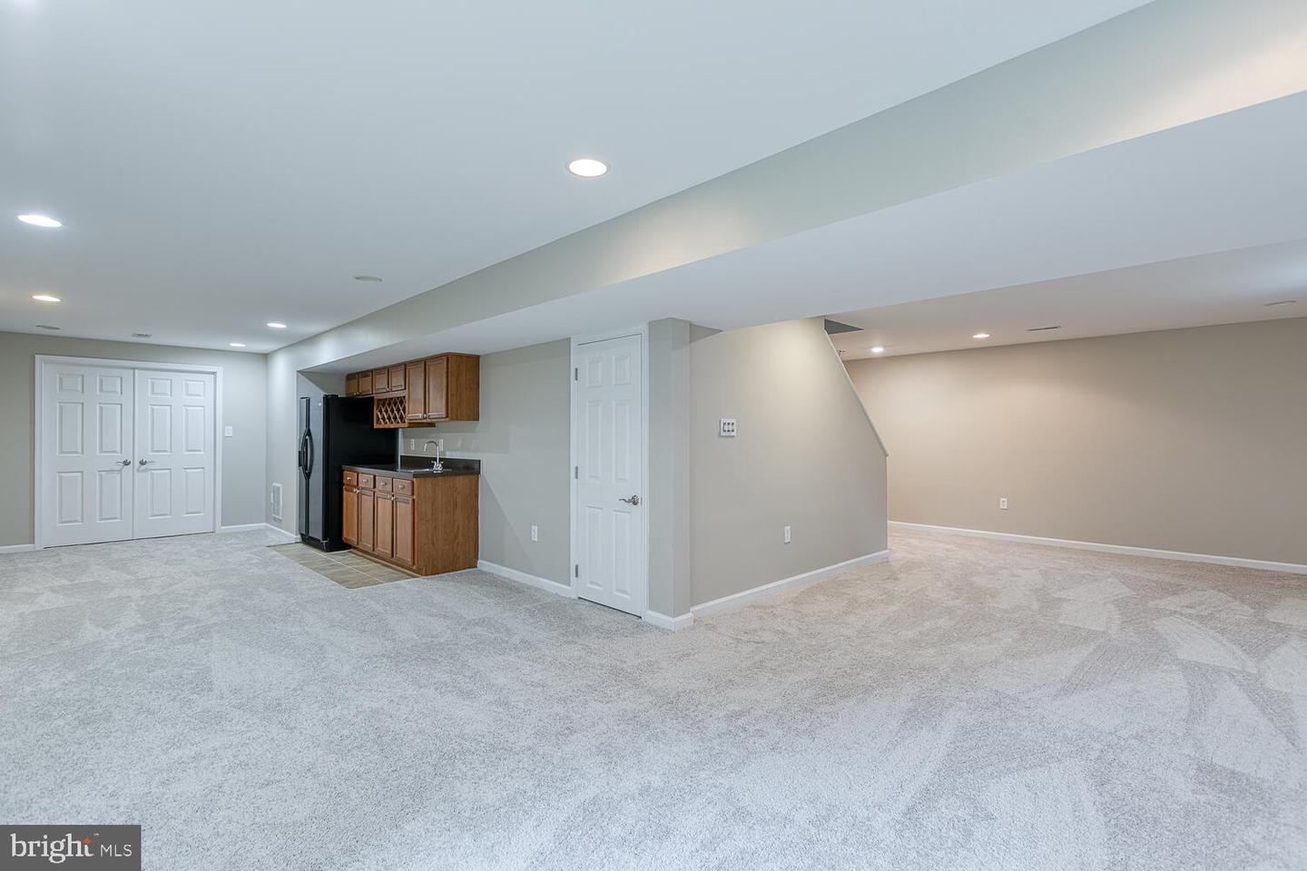 14 Monarch COURT