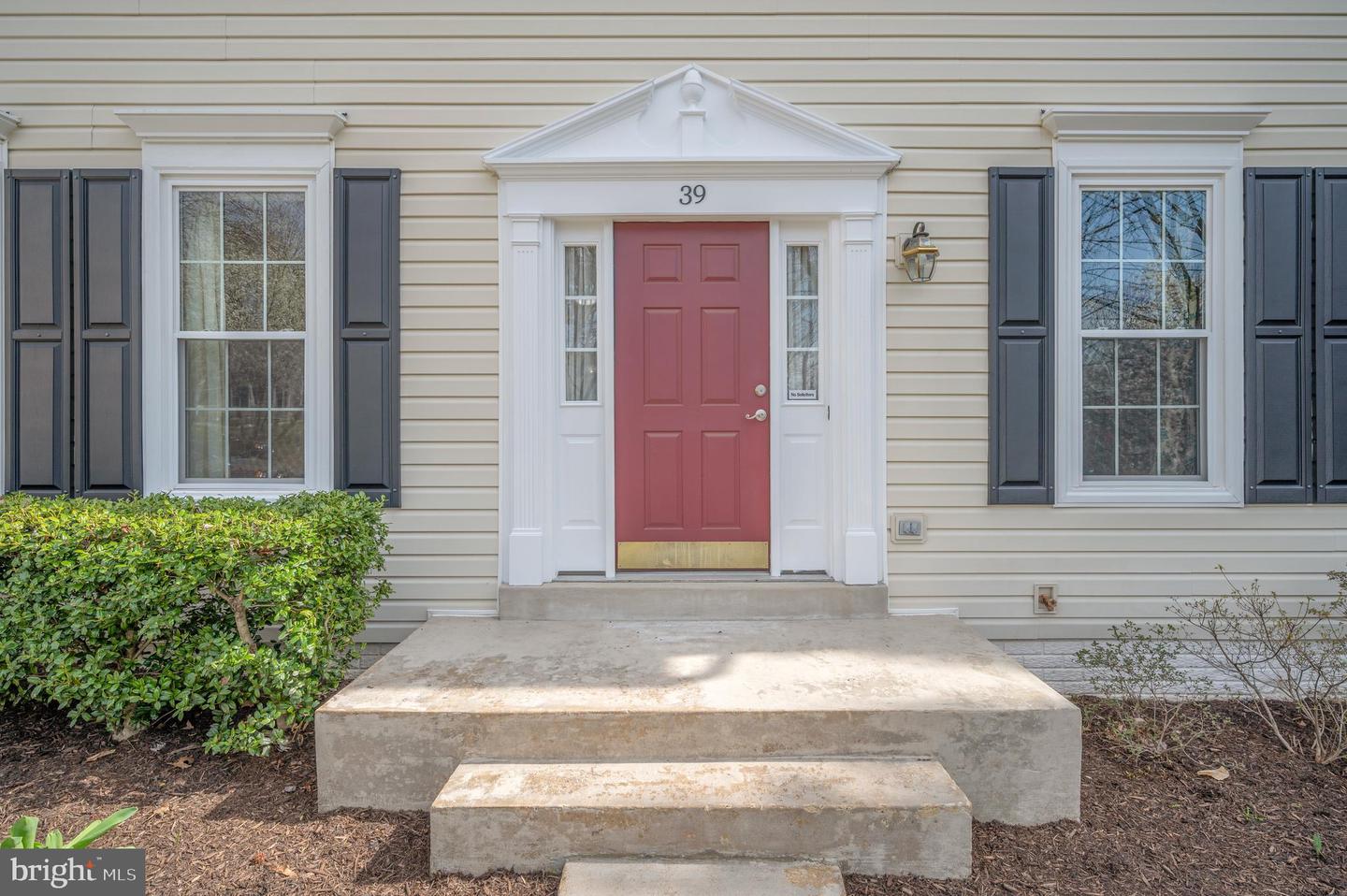 39 Westhampton COURT
