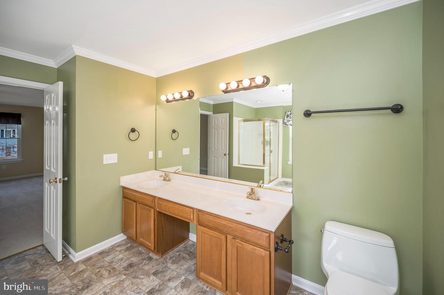 39 Westhampton COURT