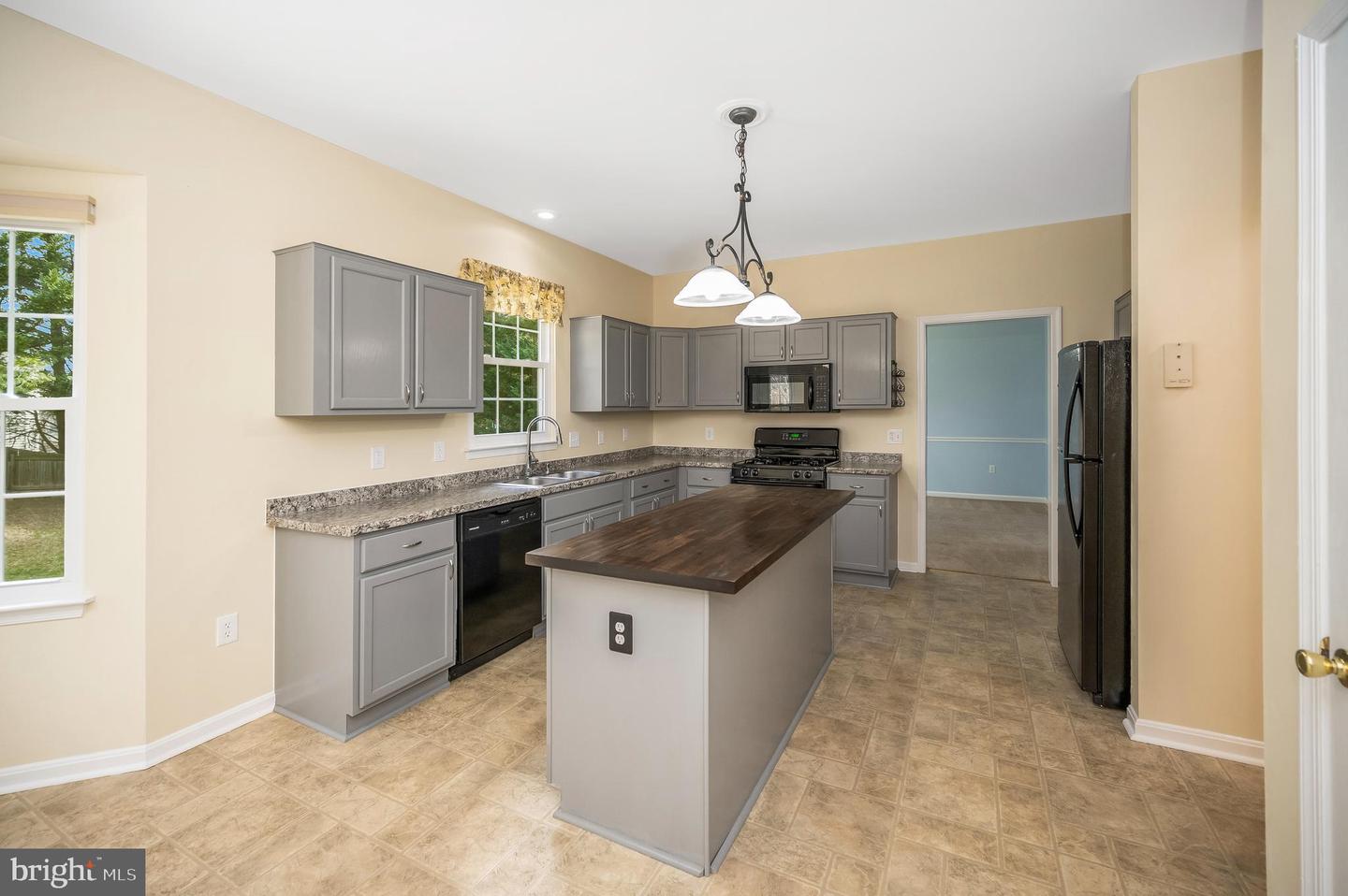 39 Westhampton COURT
