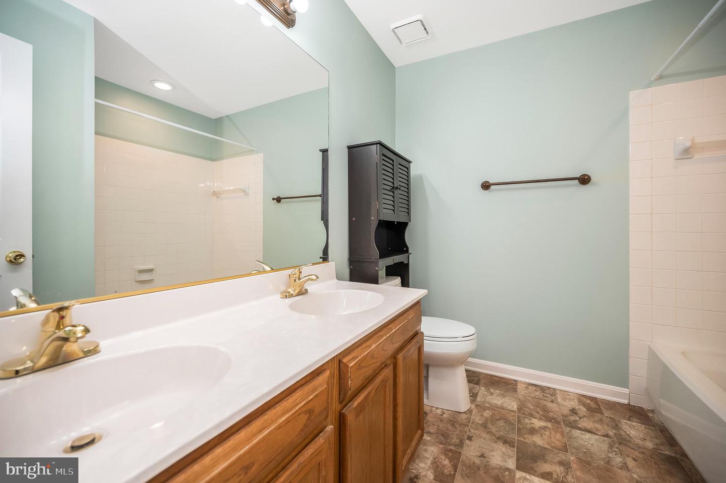 39 Westhampton COURT