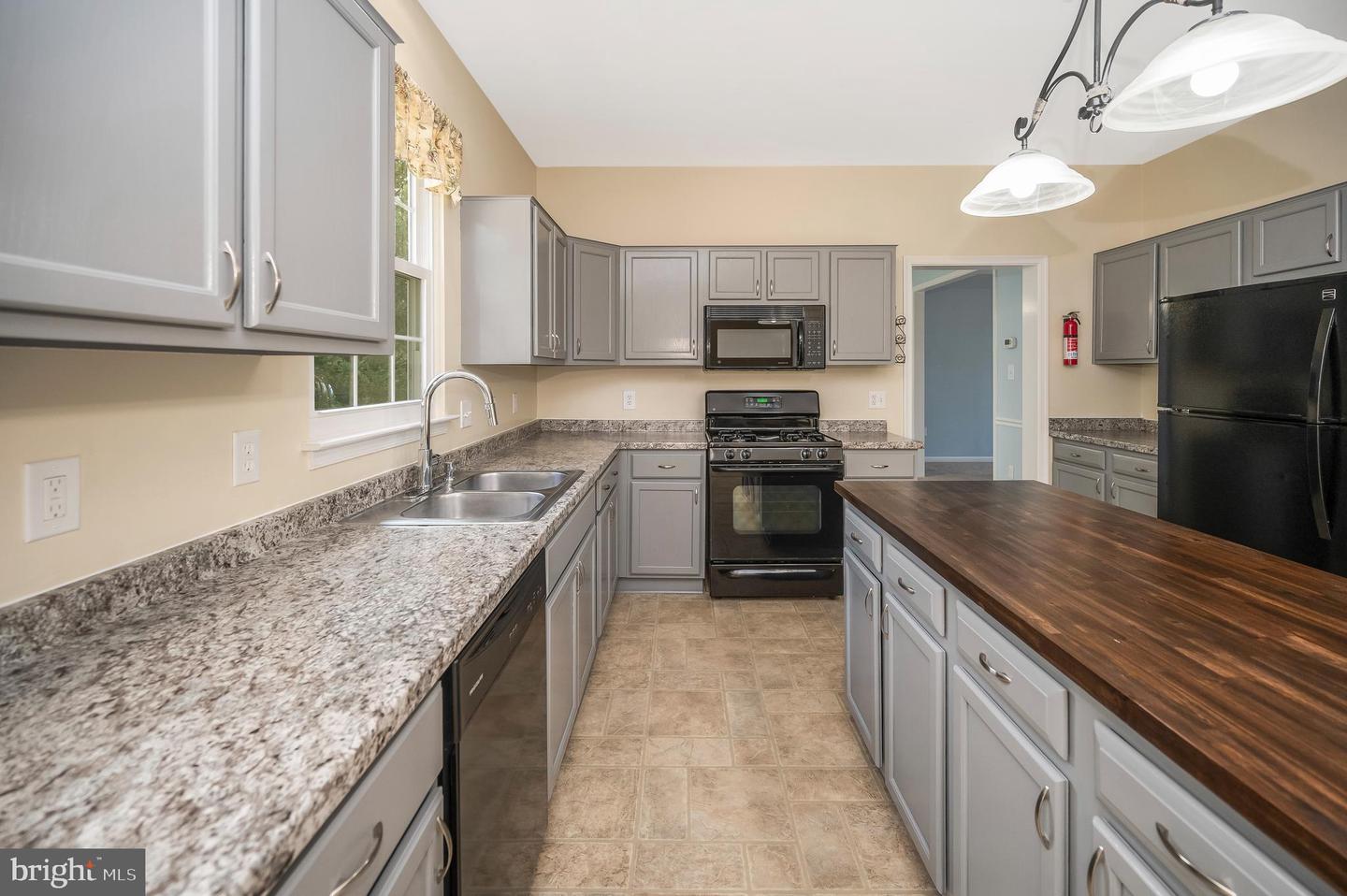 39 Westhampton COURT