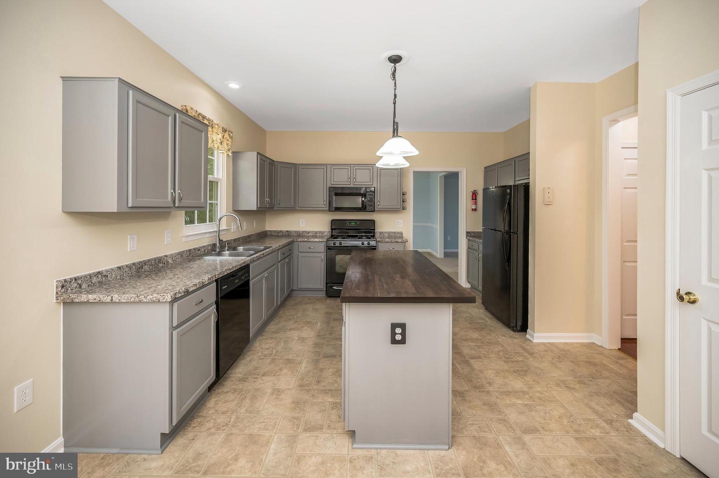 39 Westhampton COURT