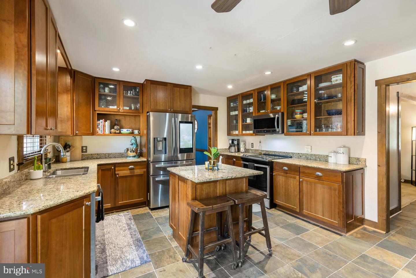 1136 Columbus DRIVE