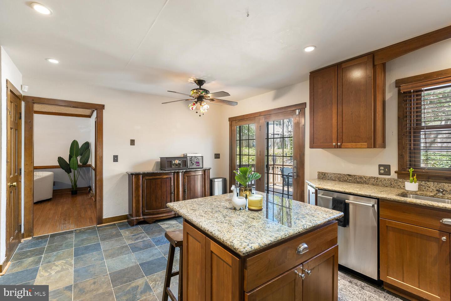1136 Columbus DRIVE