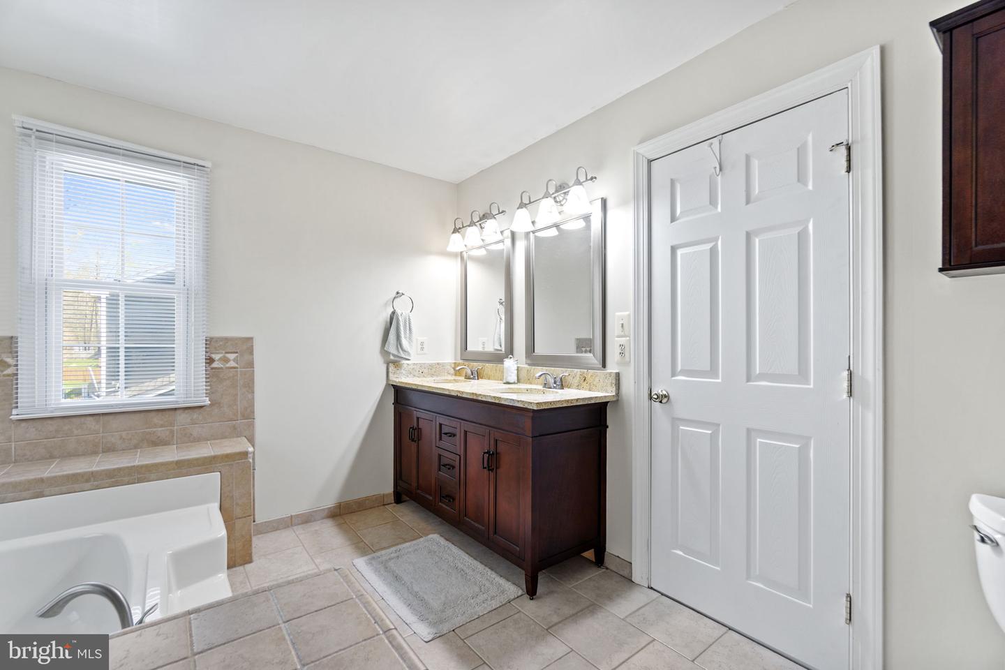 32 Willow Glen COURT