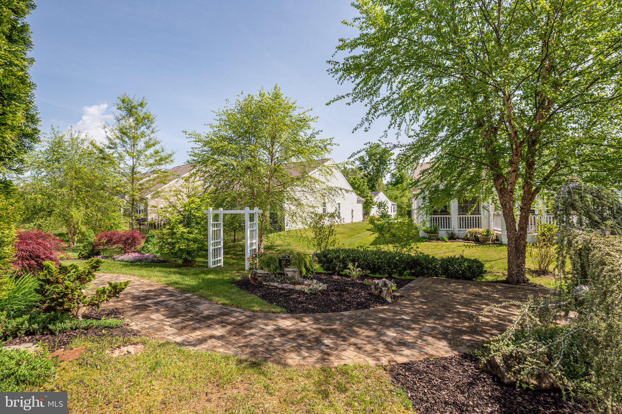 16 Table Bluff DRIVE