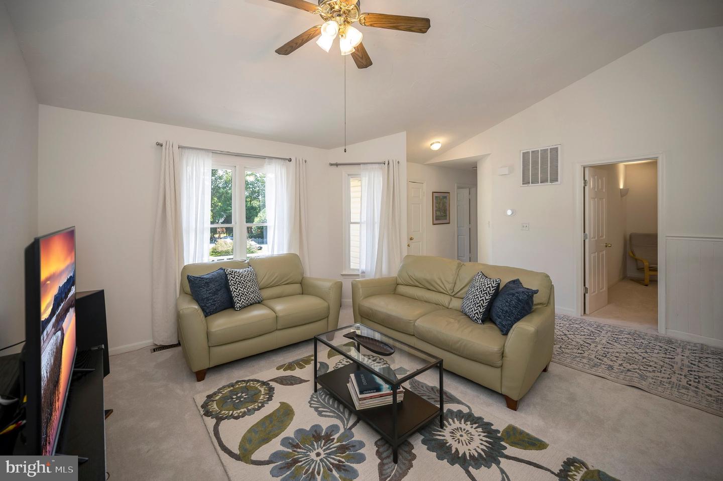 1 Brentwood LANE