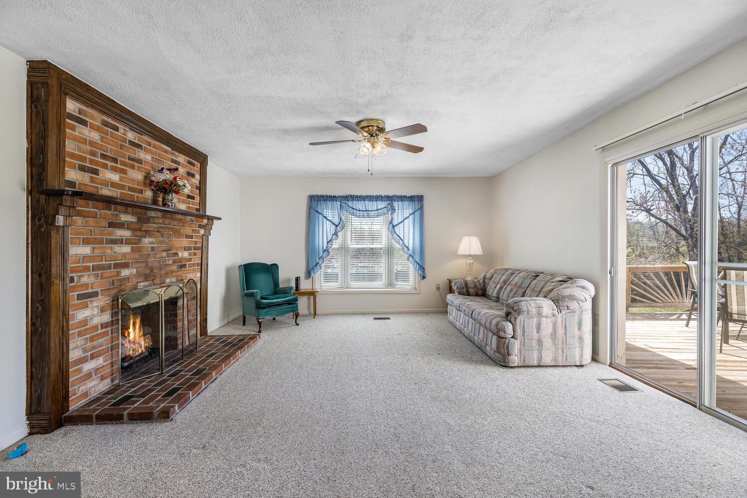 2037 Dewey Dr