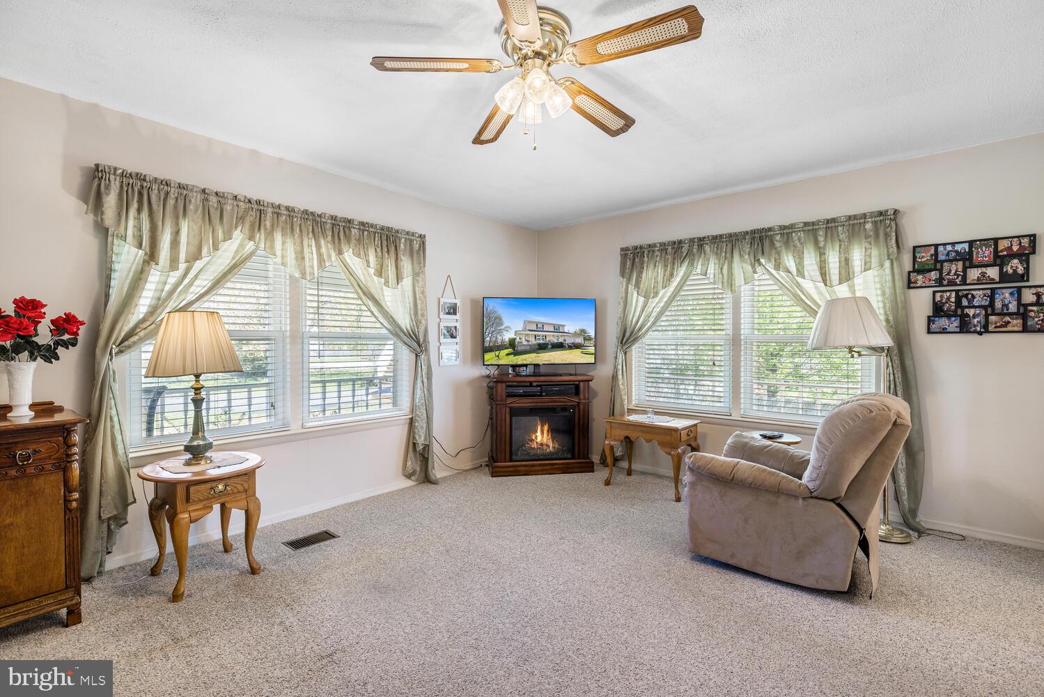 2037 Dewey Dr