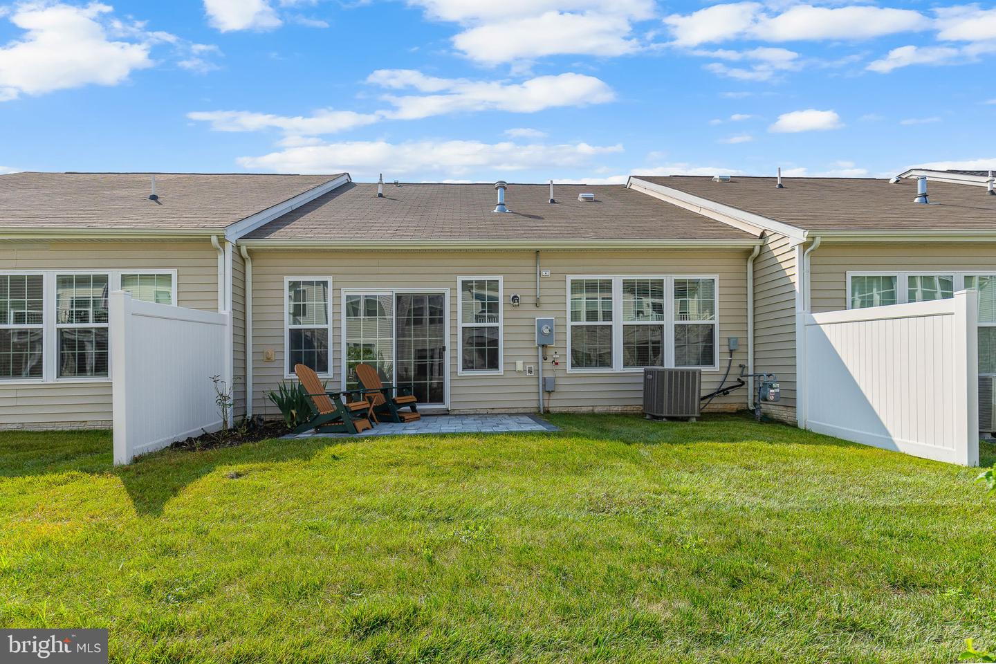 162 Hyannis Pl
