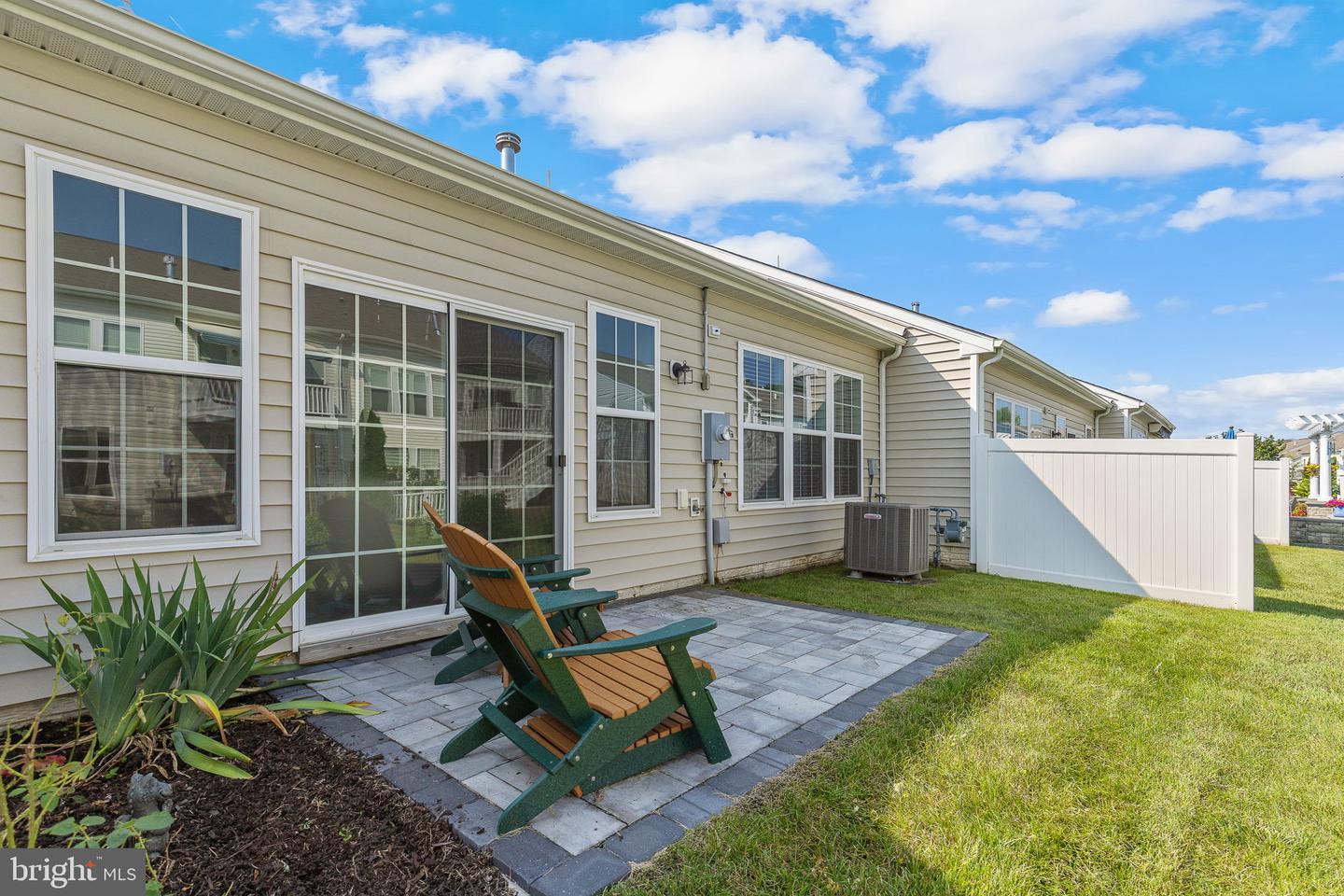 162 Hyannis Pl