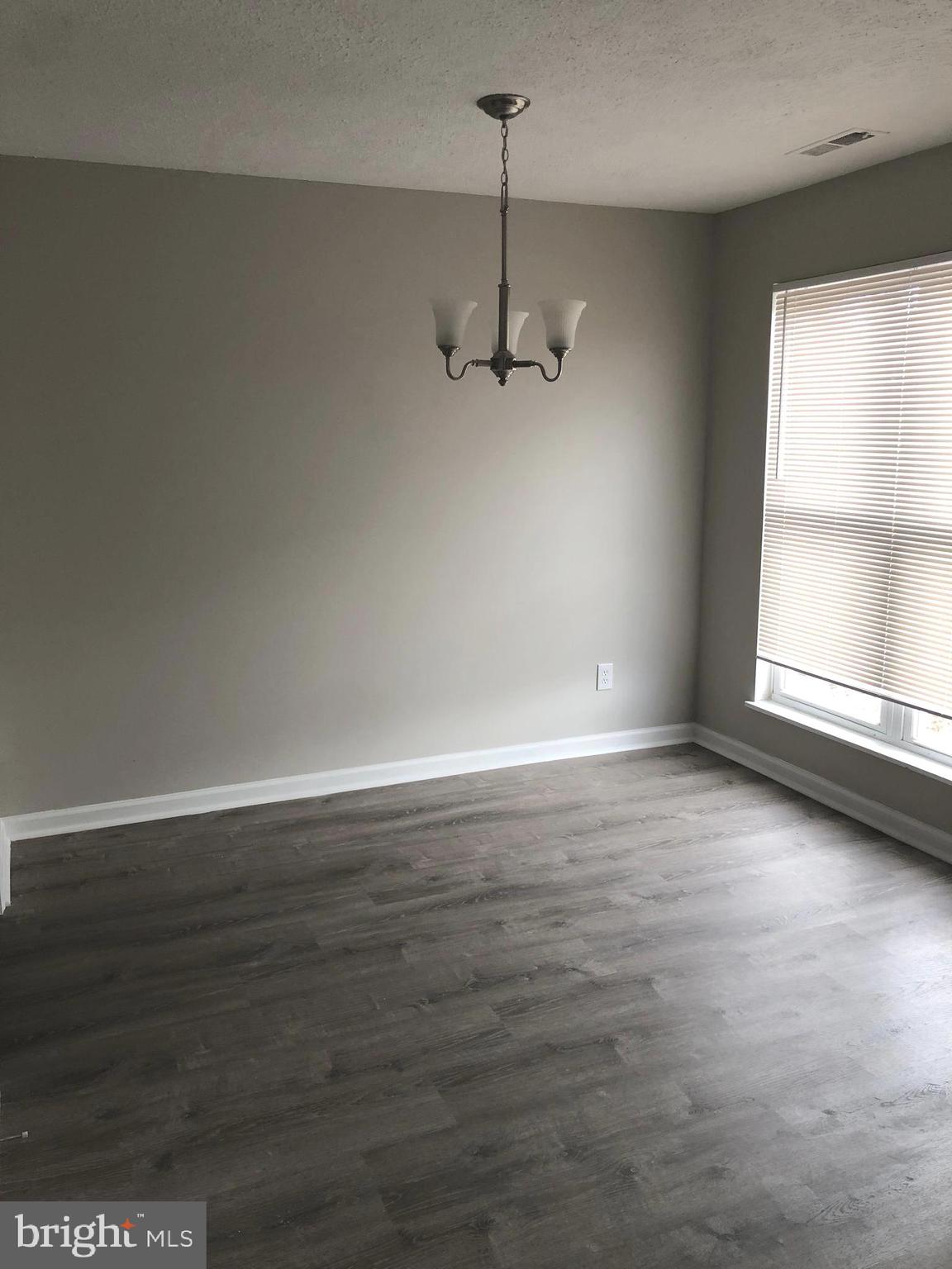 2 Oak Dr