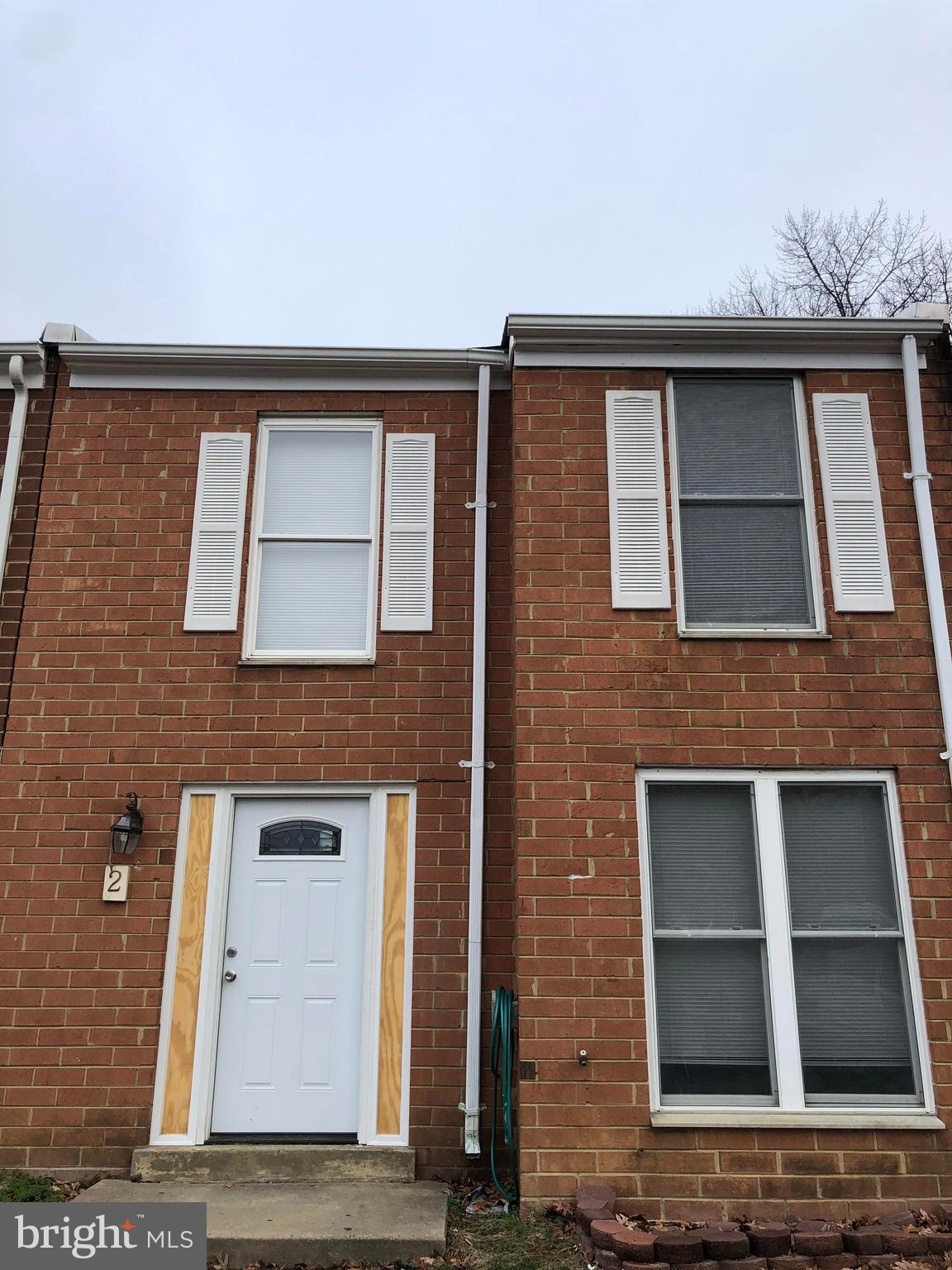2 Oak Dr
