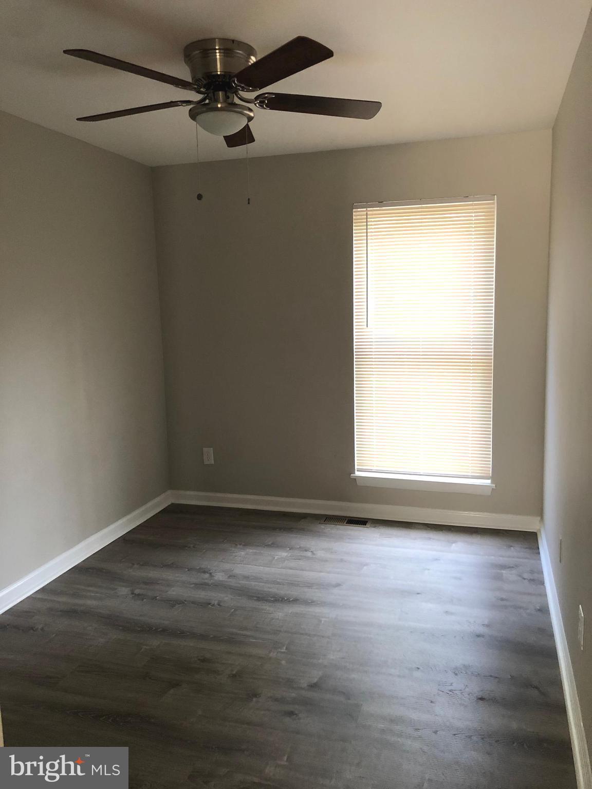 2 Oak Dr