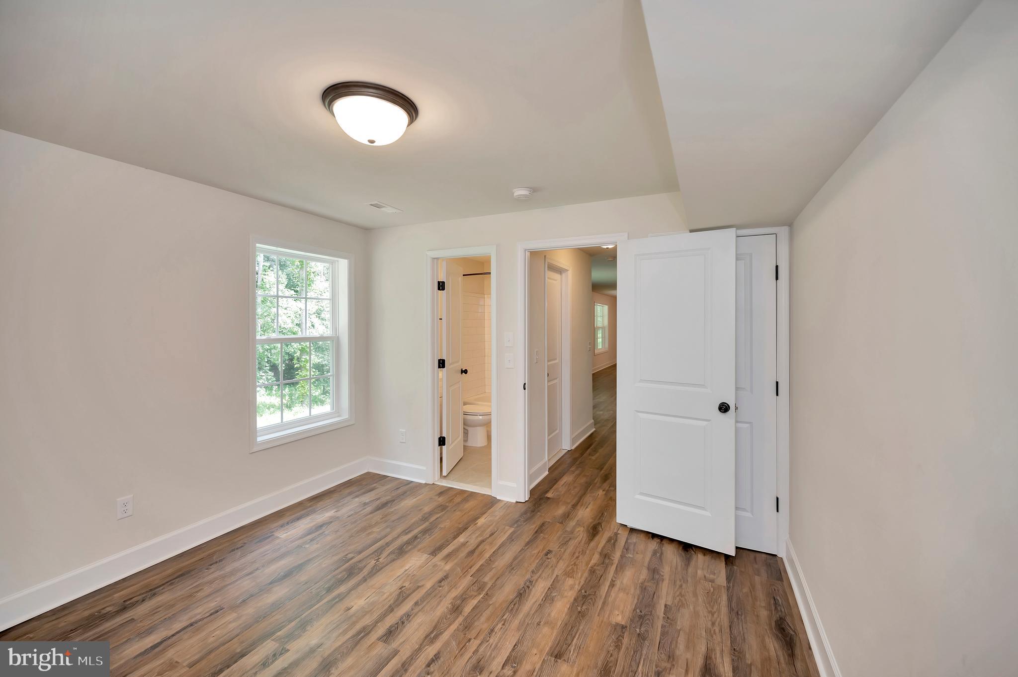 17 Accokeek View Ln