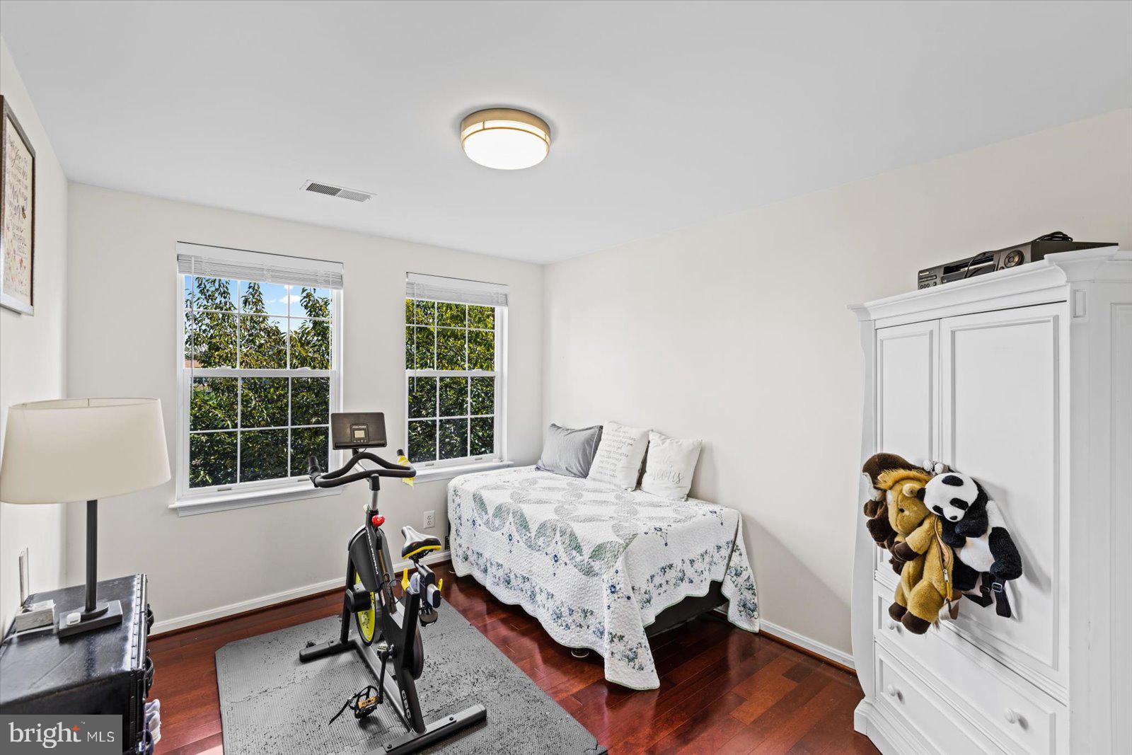 7 Tudor COURT