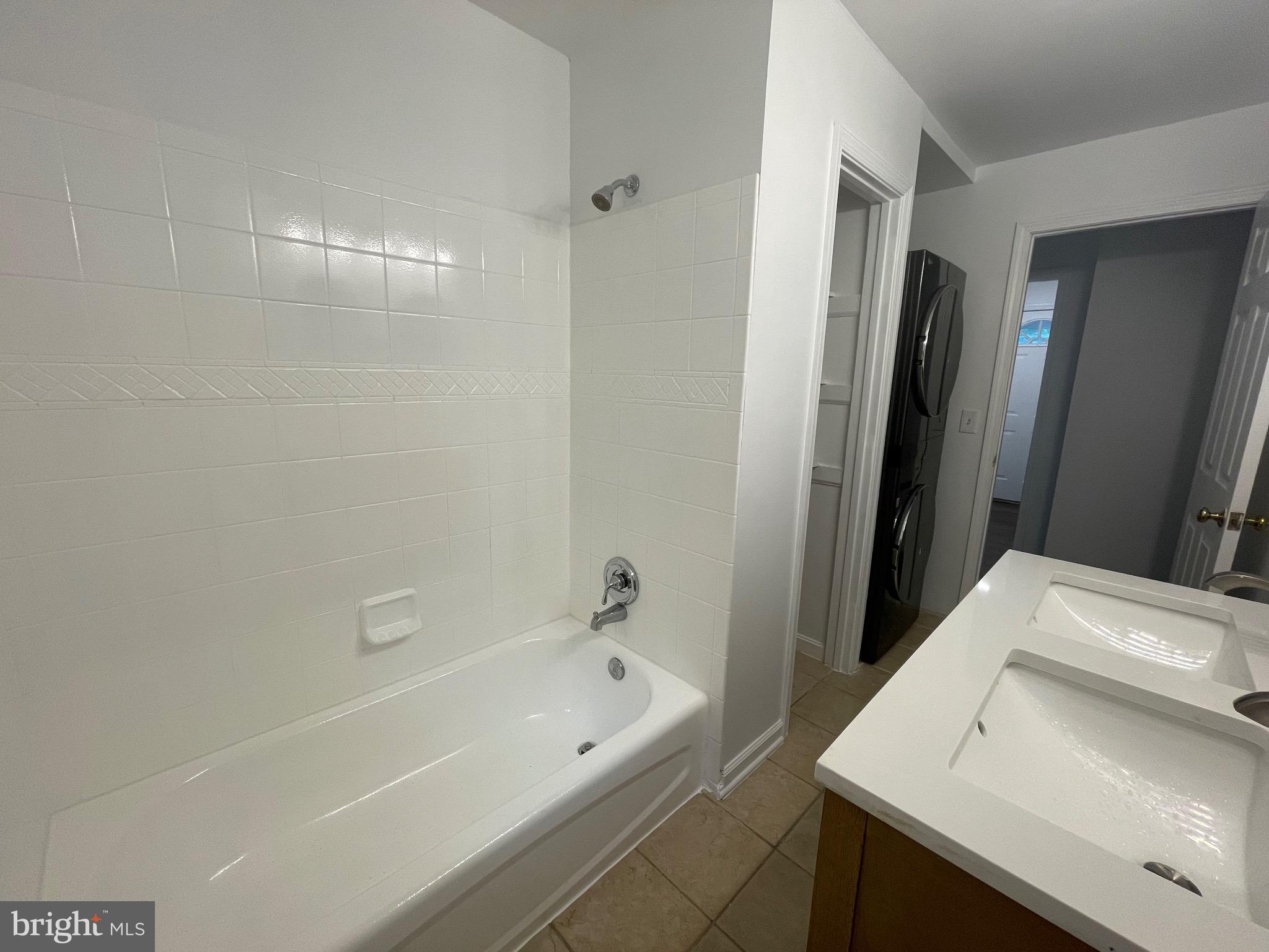 10 Hollywood Farm Rd