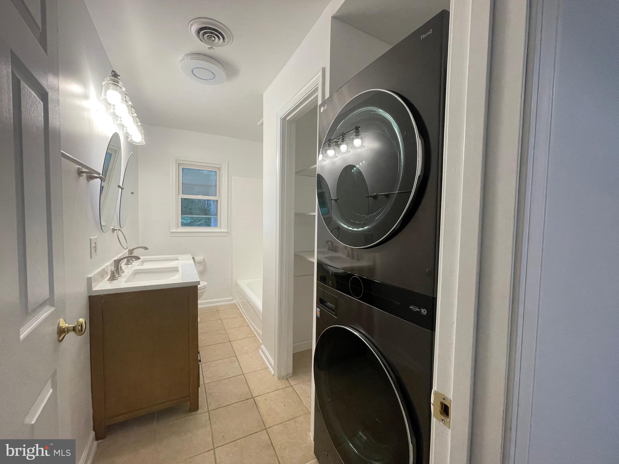 10 Hollywood Farm Rd