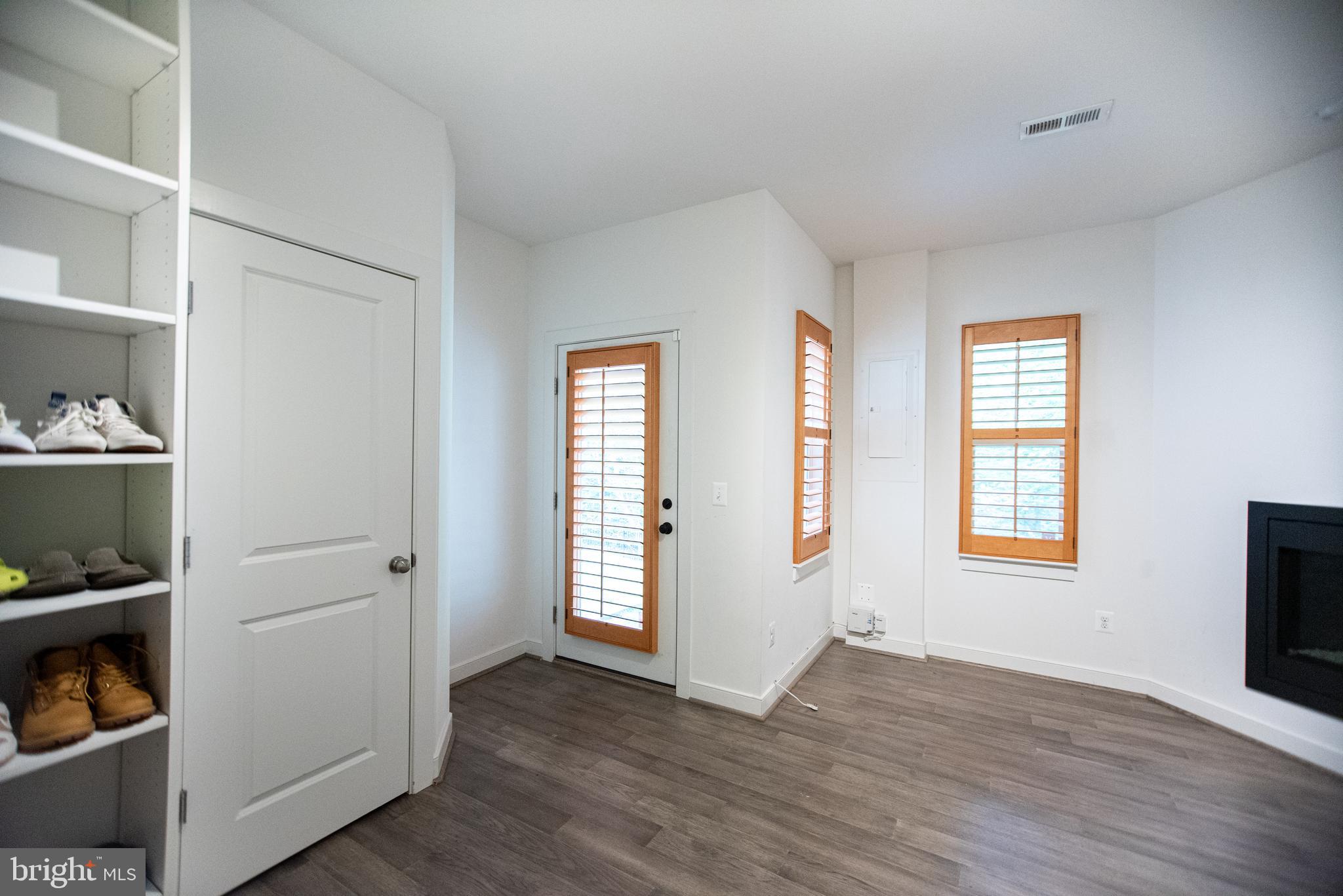 711 Woodstream BOULEVARD Unit: 806