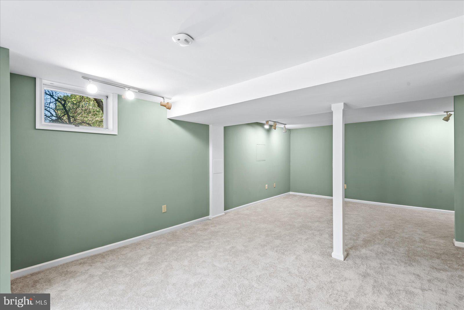 32 Cathedral LANE