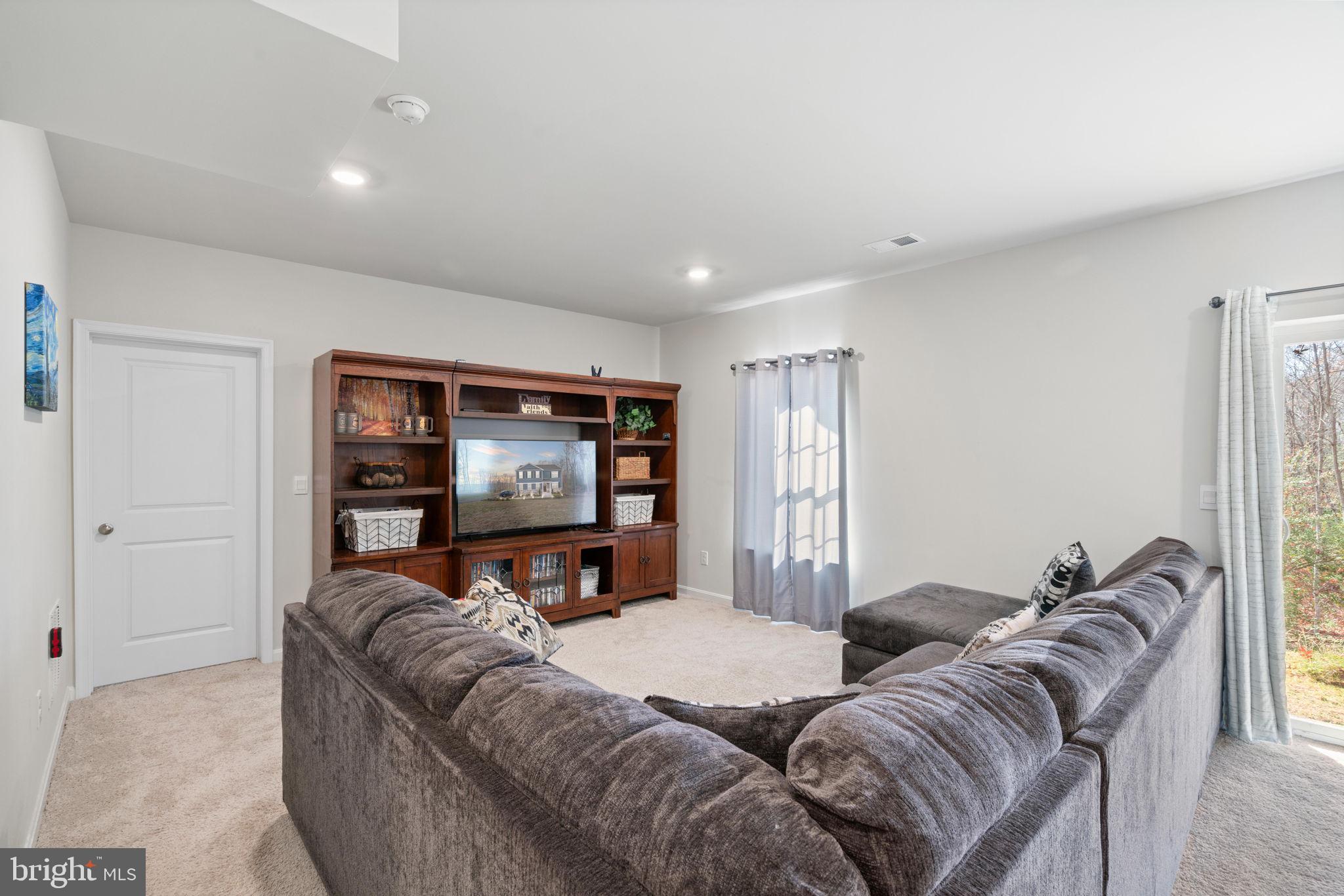 290 Rock Raymond DRIVE