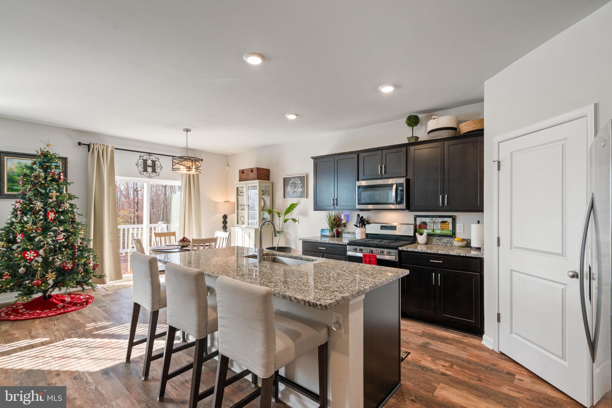290 Rock Raymond DRIVE
