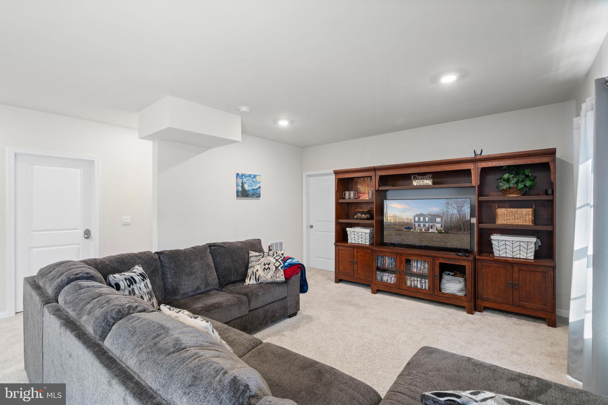 290 Rock Raymond DRIVE