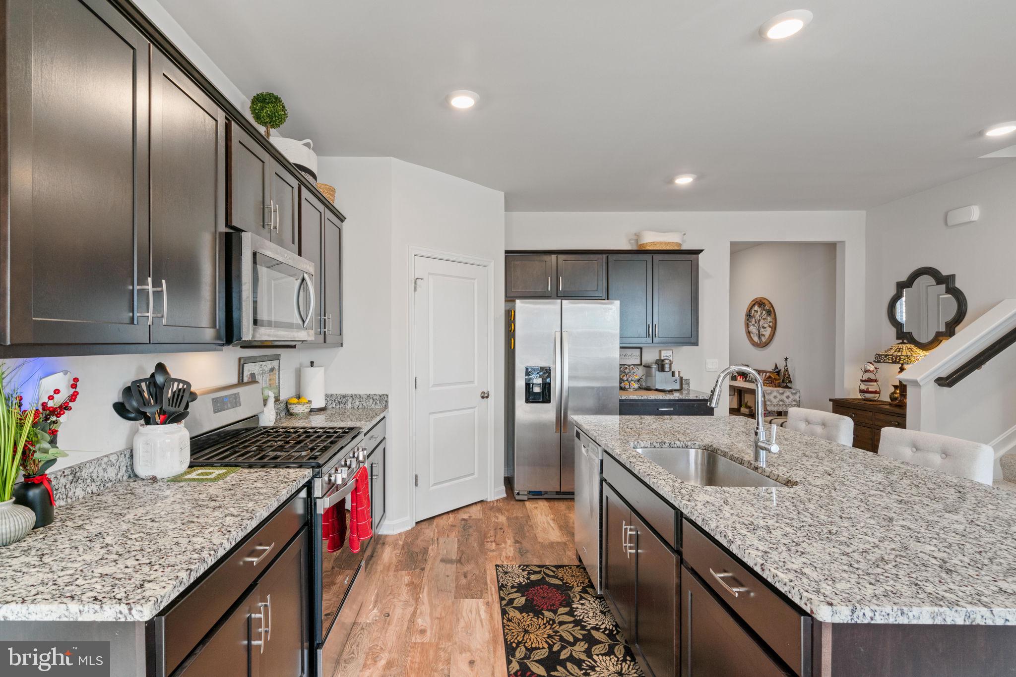 290 Rock Raymond DRIVE