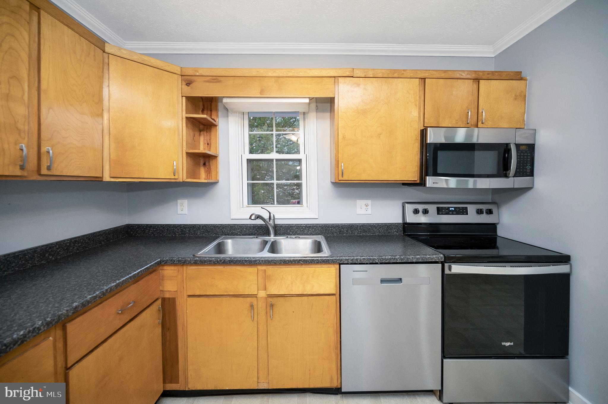 38 Hickory Ridge Dr