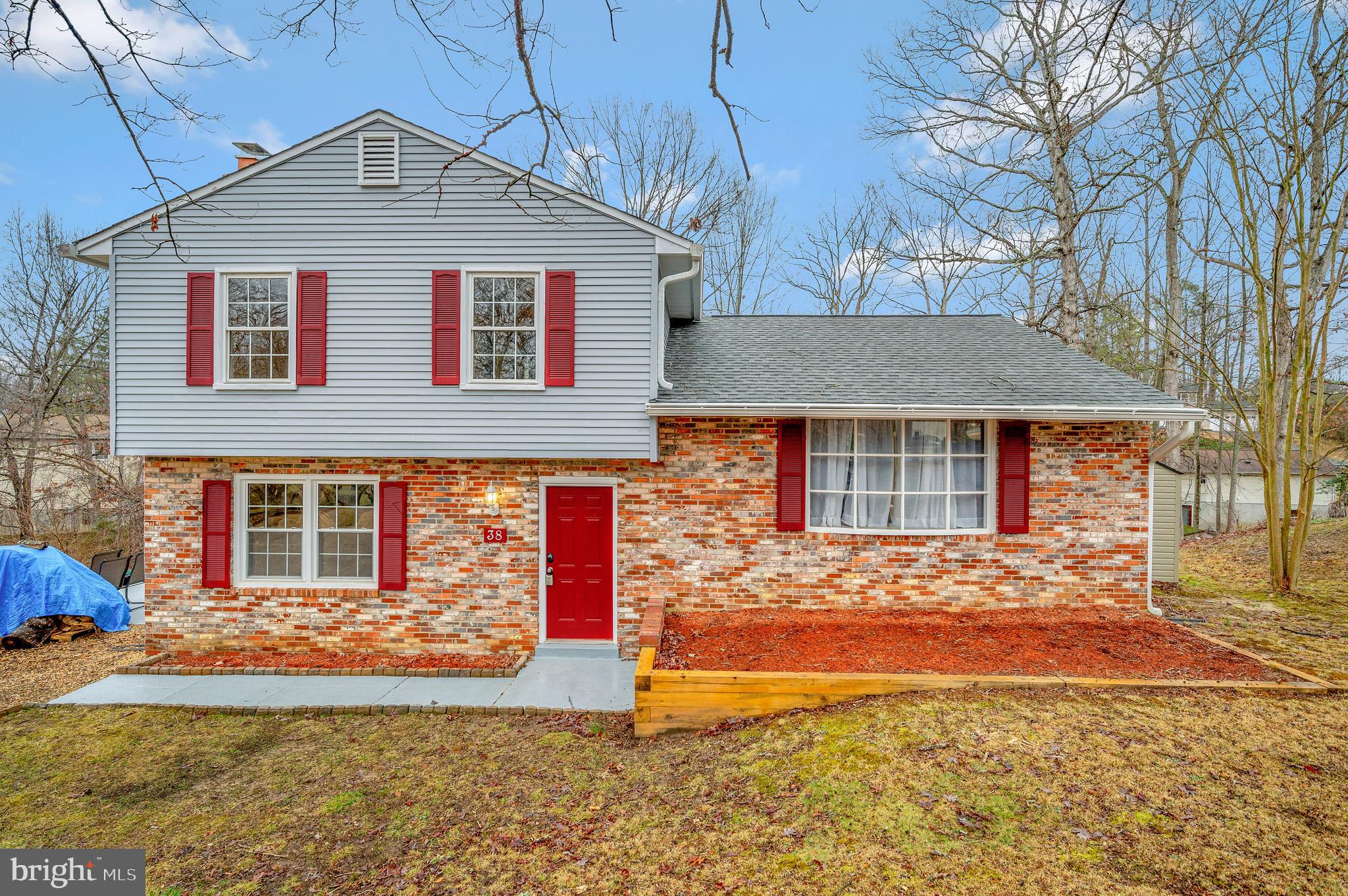 38 Hickory Ridge Dr