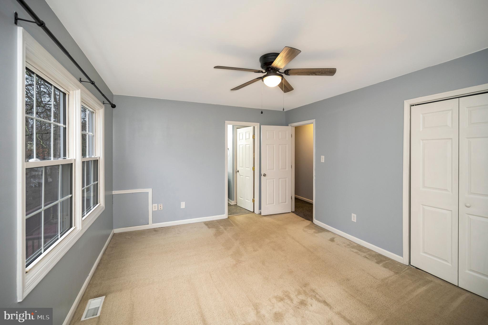 38 Hickory Ridge Dr