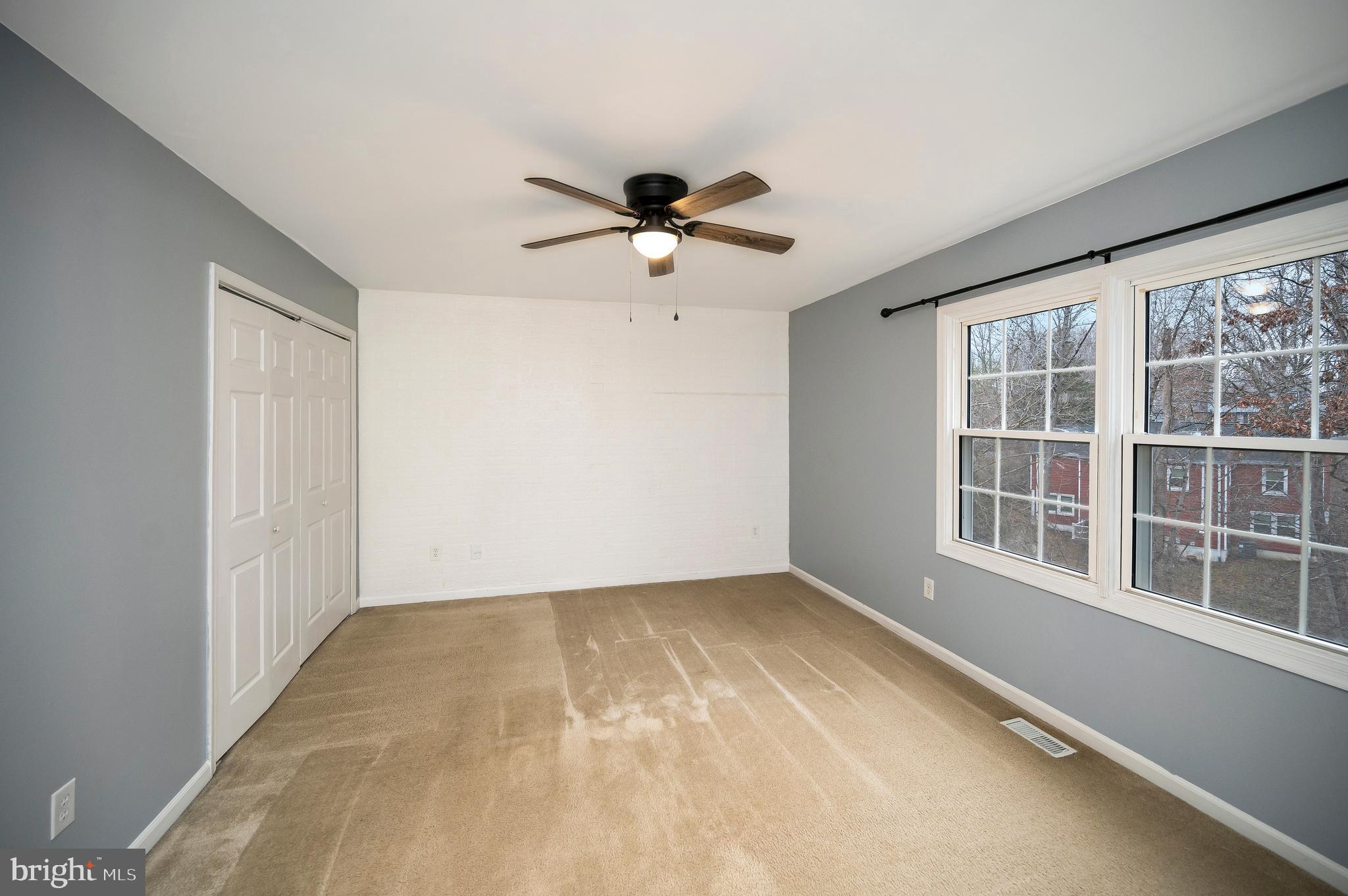 38 Hickory Ridge Dr