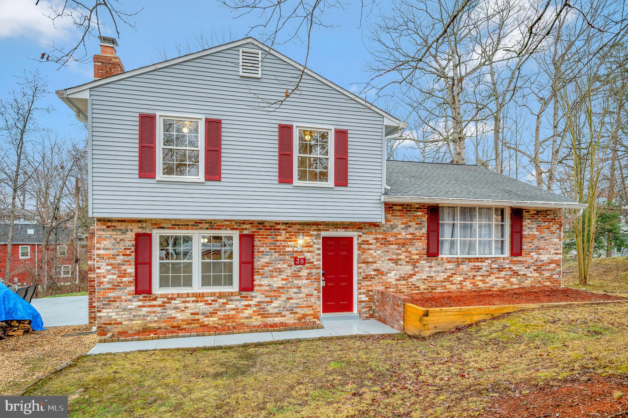 38 Hickory Ridge Dr