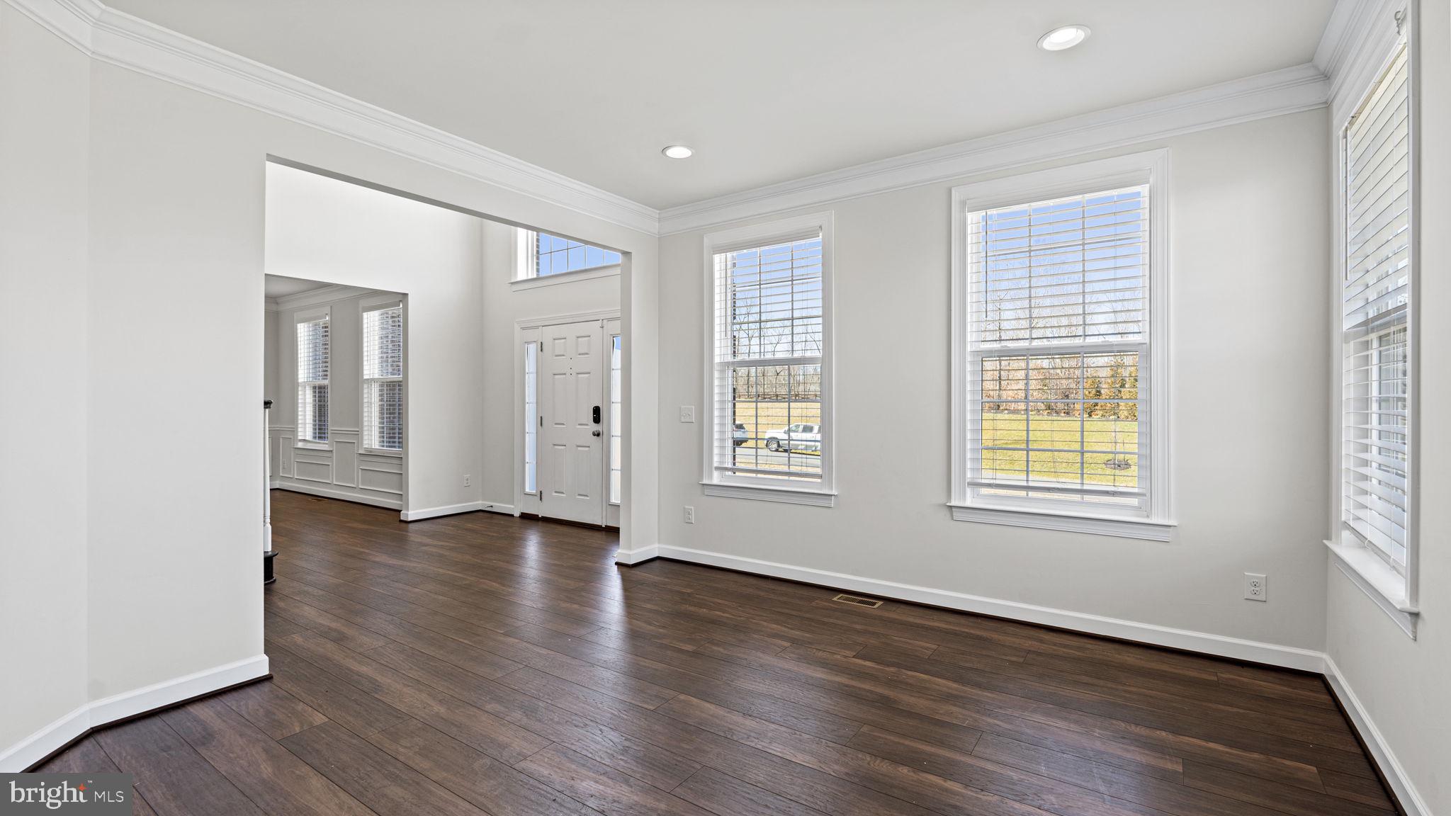 250 Perth Dr