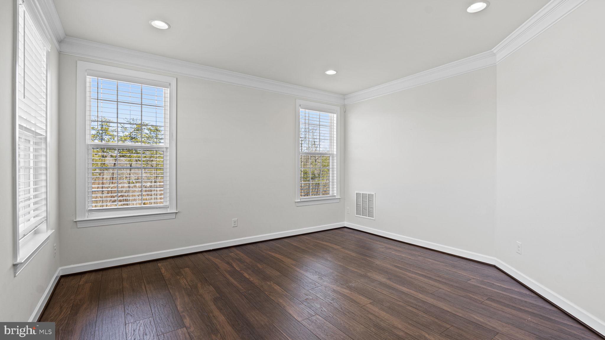250 Perth Dr