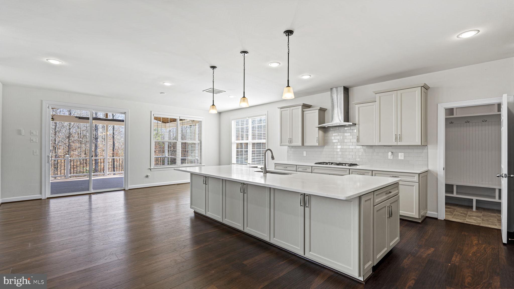 250 Perth Dr
