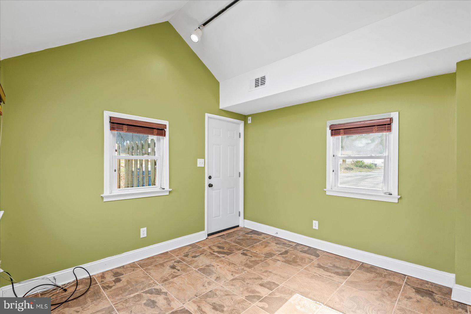 16 Aquia Ave
