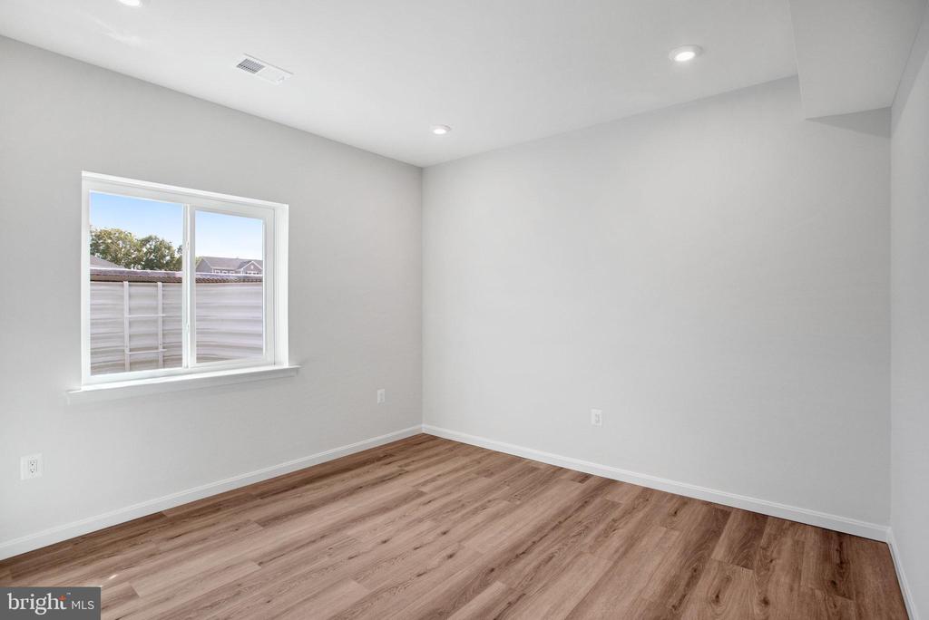 236 CAMWOOD COURT