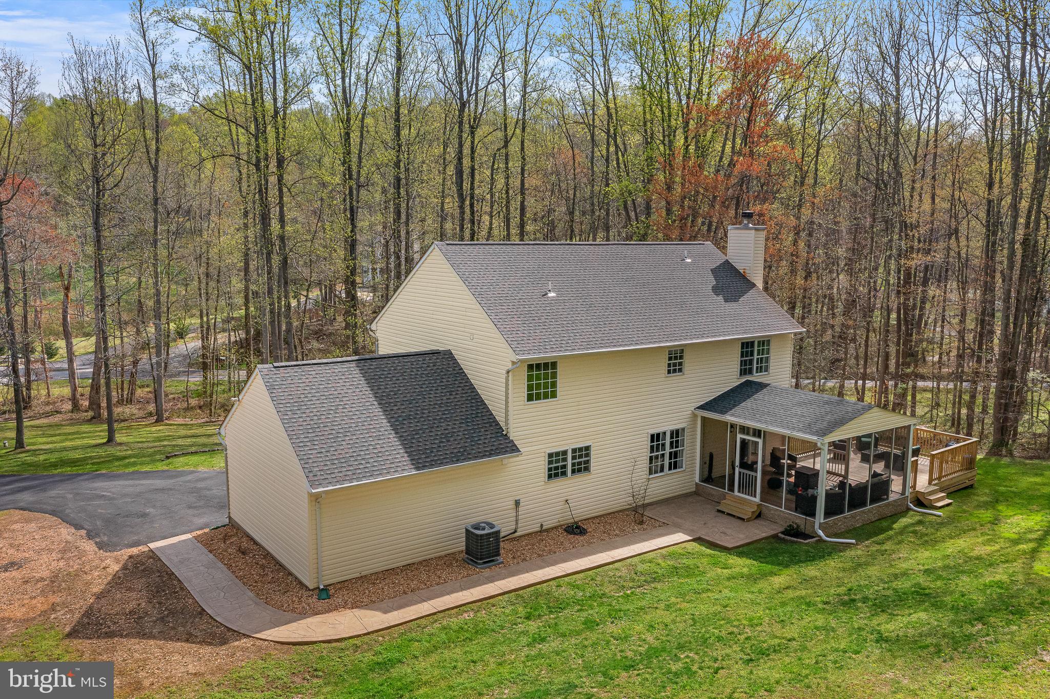 1 Brooke Crest Ln