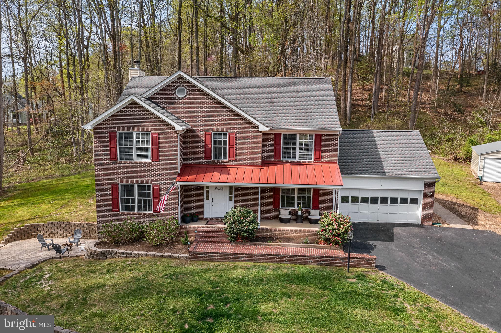 1 Brooke Crest Ln